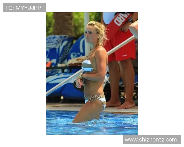 足球明星妻子们的泳装秀展现魅力与风采的夏日时光 足球明星妻子们的泳装秀展现魅力与风采的夏日时光